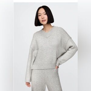 GAP Women's CashSoft Cropped High V-Neck Sweater